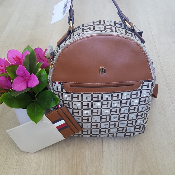 Sold! Tommy Hilfiger backpack - Picture 4 of 10